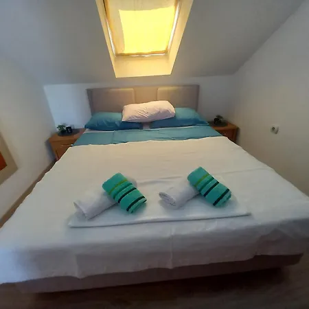 Promenade Apartment *