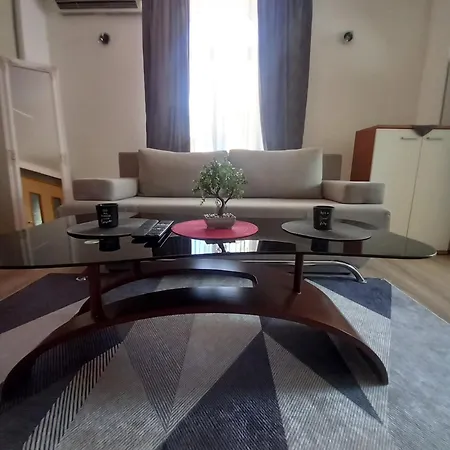 Promenade Apartment *